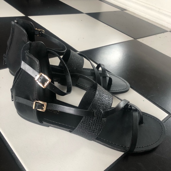 2/$40⚡️ NWT Black ‘Elettra’ Flat Sandals - Picture 3 of 8
